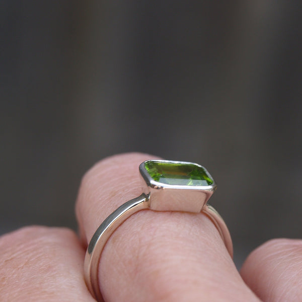 Peridot ring in recycled white gold