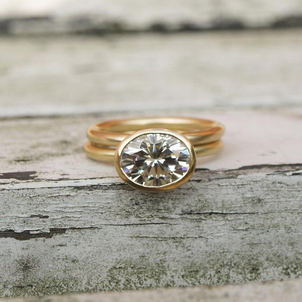 18ct recycled gold moissanite ring set