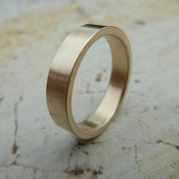 9ct recycled yellow gold band