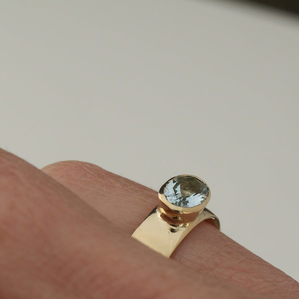 18ct recycled yellow gold aquamarine ring
