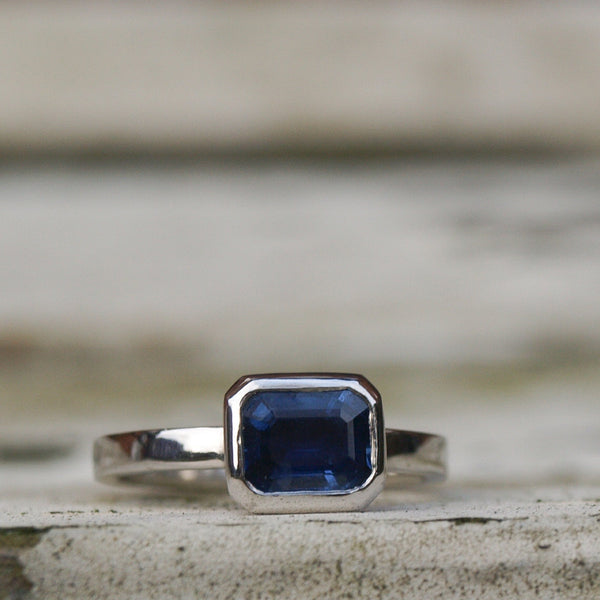 Recycled platinum 1ct sapphire ring