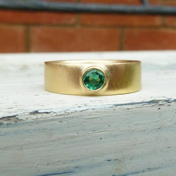 18ct yellow gold emerald ring