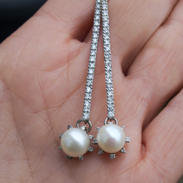 Diamond drop earrings in platinum