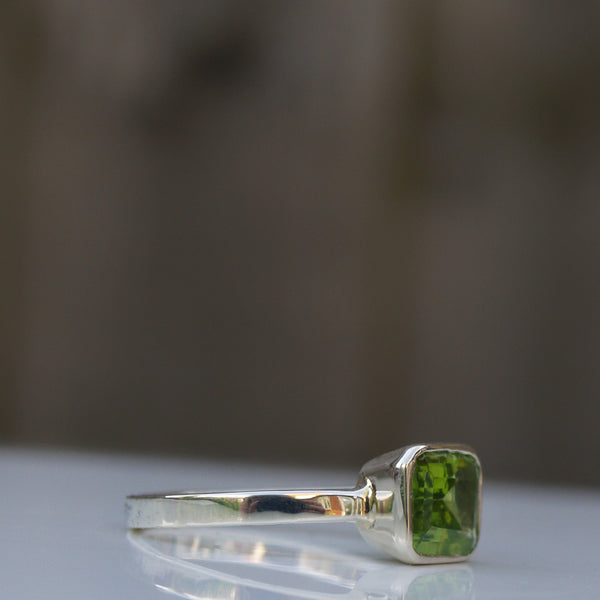 Peridot ring in recycled white gold