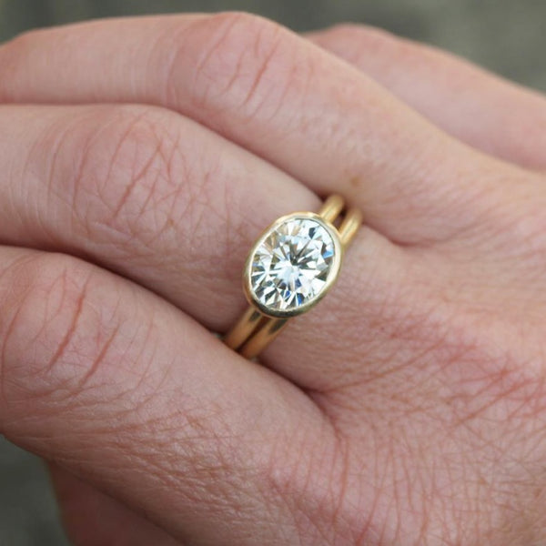 18ct recycled gold moissanite ring set