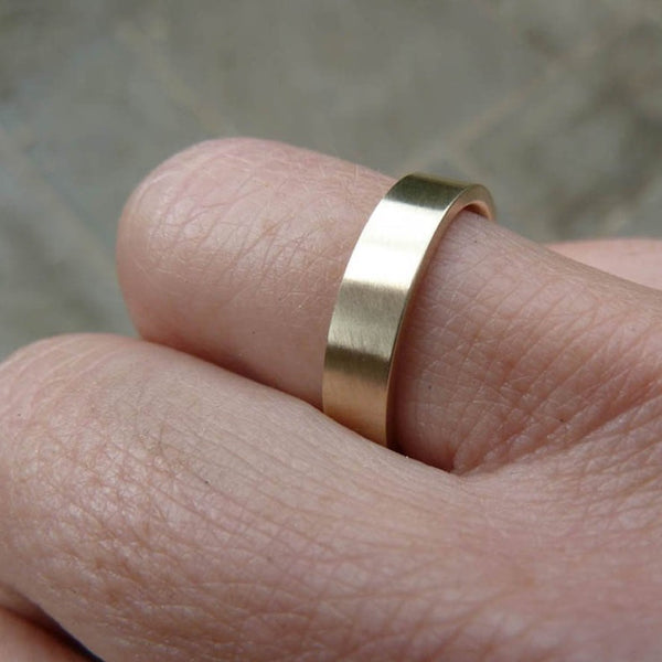 9ct recycled yellow gold band