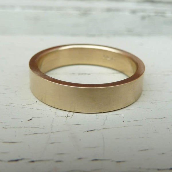 9ct recycled yellow gold band