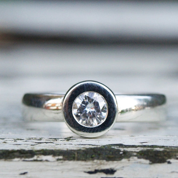 9ct recycled white gold moissanite ring set