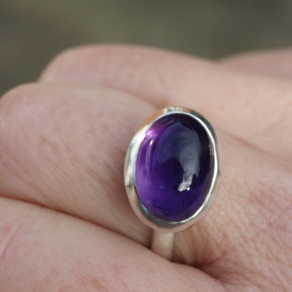 Silver amethyst cabochon ring