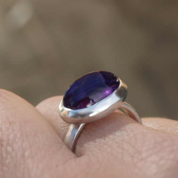 Silver amethyst cabochon ring