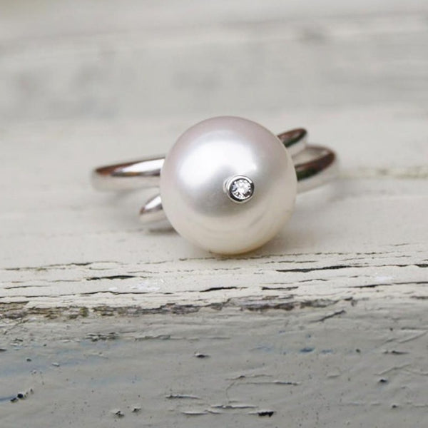 White gold pearl and diamond ring