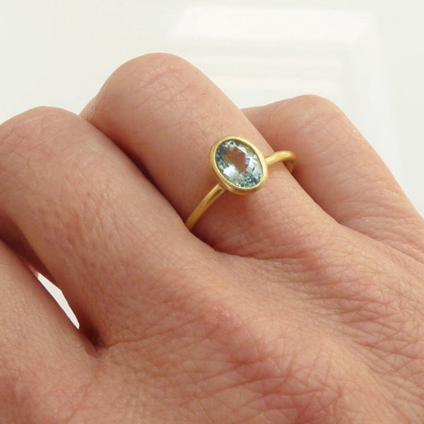 18ct yellow recycled gold aquamarine ring