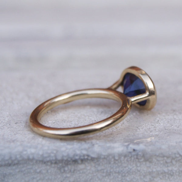 Iolite gold stacking ring