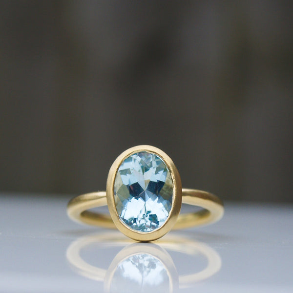 18ct yellow recycled gold aquamarine ring