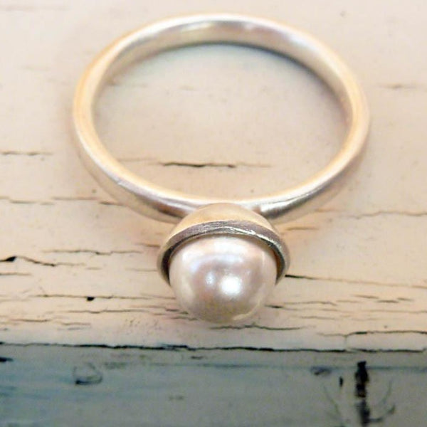 Silver rings with a freshwater pearl