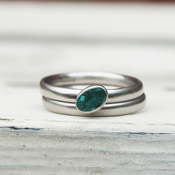 Platinum ring set with emerald or sapphire