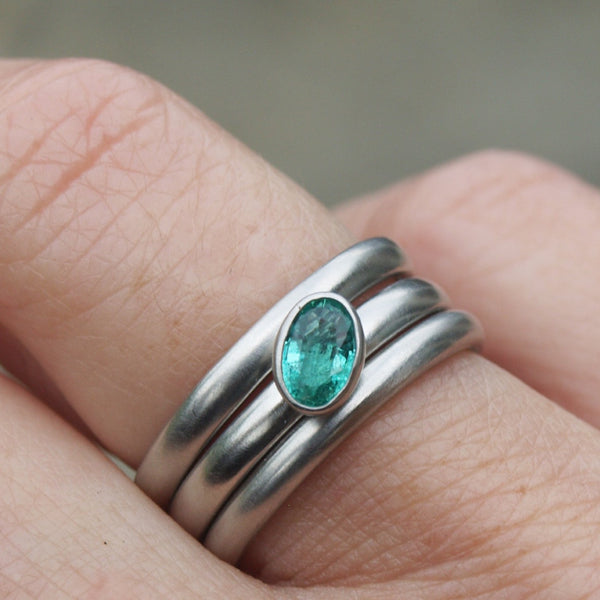 Platinum ring set with emerald or sapphire