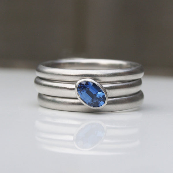 Platinum ring set with emerald or sapphire