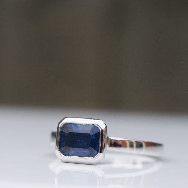 Recycled platinum 1ct sapphire ring