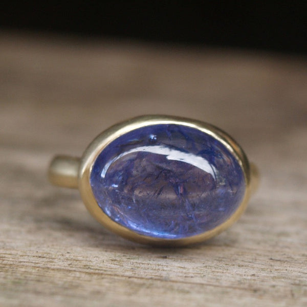 Cabachon tanzanite ring in recycled gold