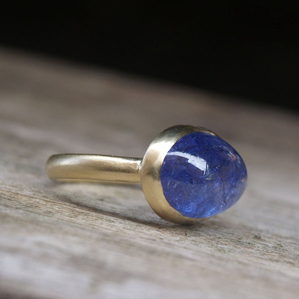 Cabachon tanzanite ring in recycled gold