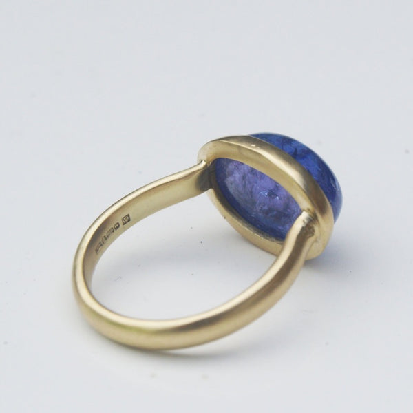 Cabachon tanzanite ring in recycled gold